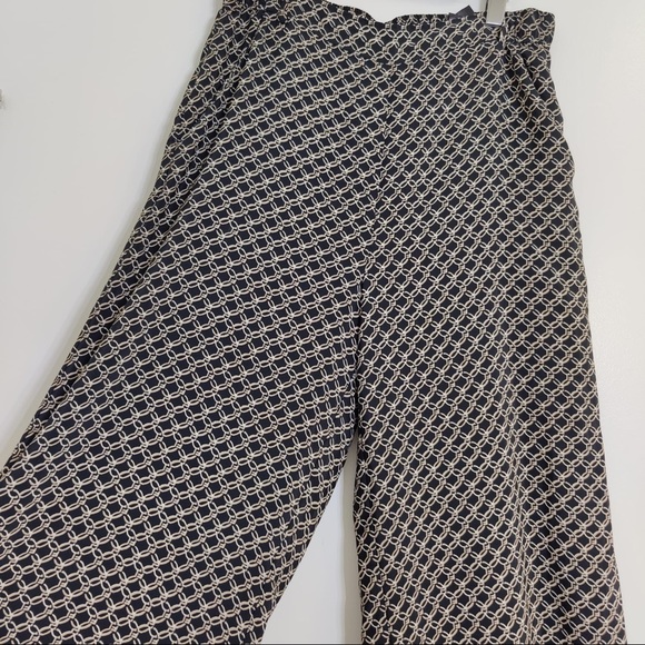 H&M Cropped Black and White Pants - Picture 8 of 8